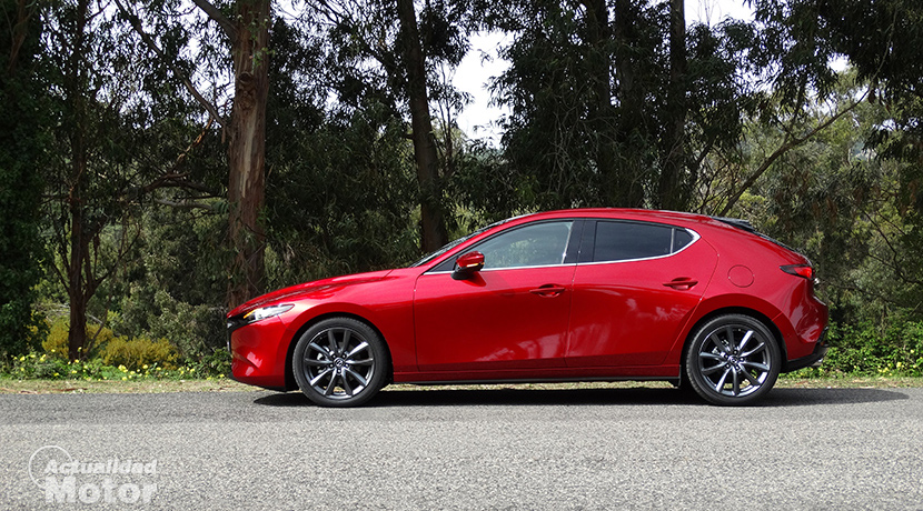 Test Mazda3 hatchback 2.0 Skyactiv-G 122 CV side 