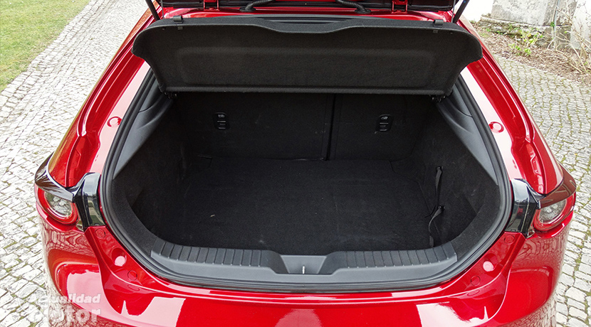  Test Mazda3 Hatchback trunk 358 liters 